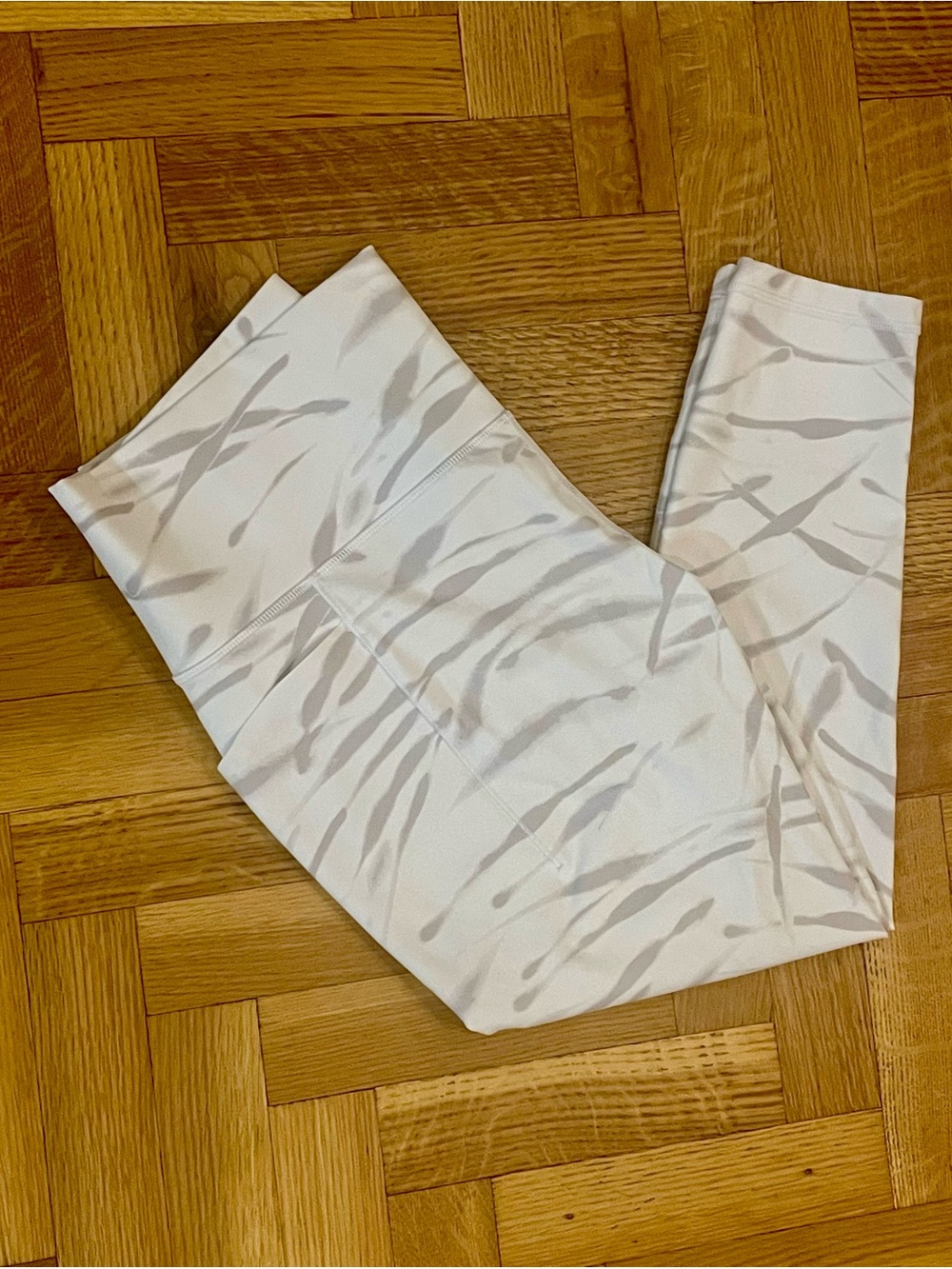 ATHLETA~Salutation Stash II 7/8 Leggings